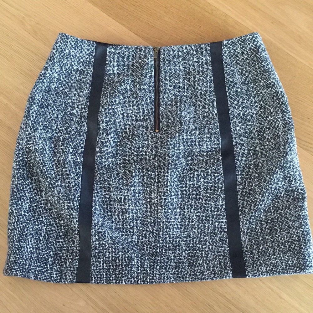 Banana republic woman’s piped tweed skirt. Size 6 - Picture 8 of 8